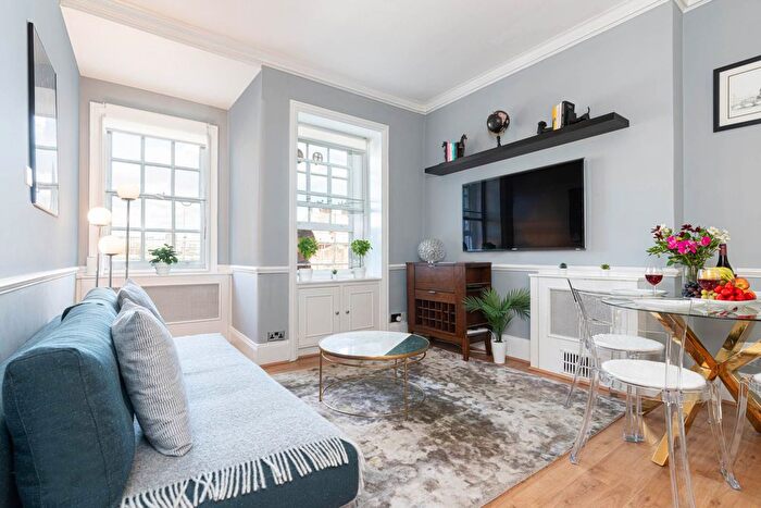 2 Bedroom Flat To Rent In North Audley Street, Mayfair, W1K