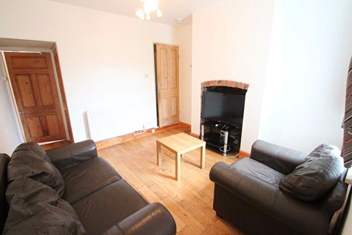 3 Bedroom Terraced House To Rent In Hartopp Road, Leicester, LE2