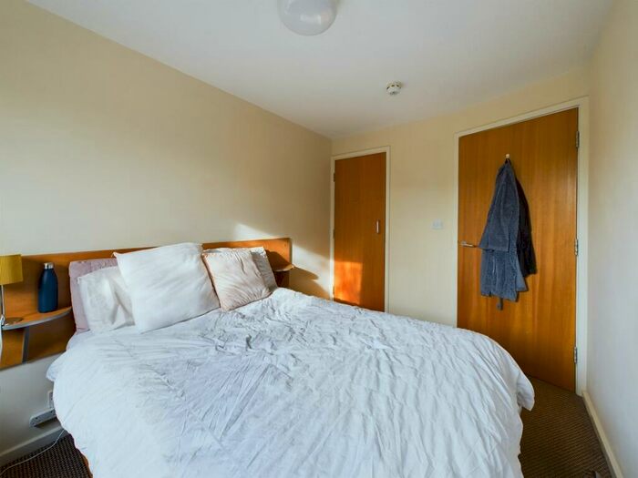2 Bedroom Flat For Sale In Crown Station Place, Liverpool, L7