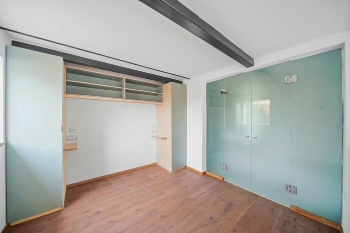 1 Bedroom Mews To Rent In Printers Mews, Teddington, TW11