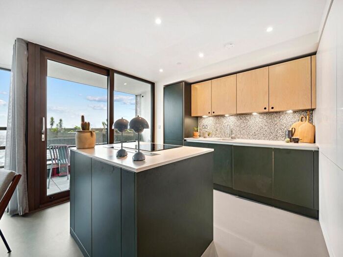 2 Bedroom Apartment To Rent In Balfron Tower, St. Leonards Road, E14
