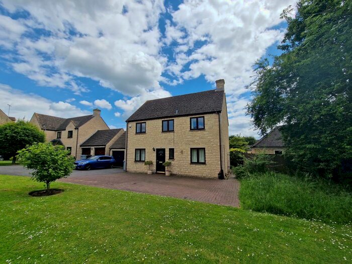 4 Bedroom House To Rent In Ralegh Crescent, Witney, OX28