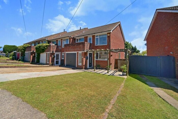 3 Bedroom Semi-Detached House To Rent In Sandringham Drive, Hove, BN3