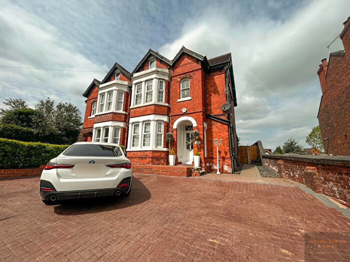 4 Bedroom Semi-Detached House For Sale In Mansfield Road, Heanor, Derbyshire, DE75