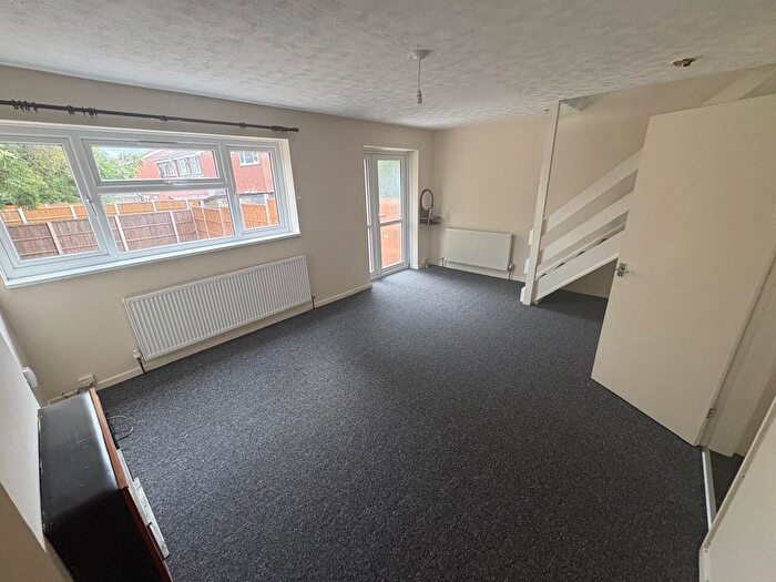 3 Bedroom Semi-Detached House To Rent In Woodgreen Road, Leicester, LE4