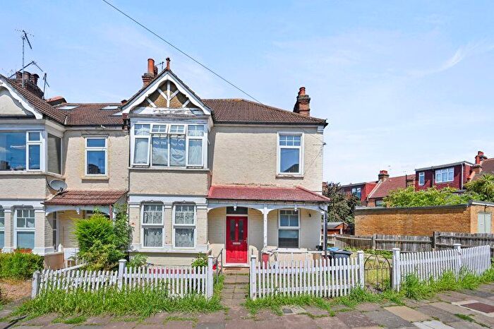4 Bedroom Semi Detached House For Sale In Dorset Road, Harrow, HA1