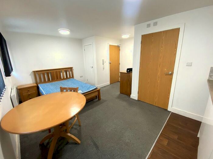 Studio To Rent In Lake Road, Portsmouth, PO1