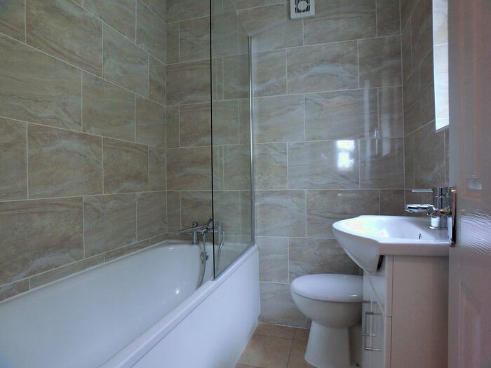 2 Bedroom Flat To Rent In Parrock Street, Gravesend DA12