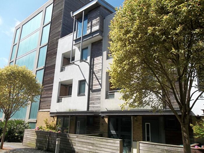 4 Bedroom End Of Terrace House To Rent In Kingscote Way, Brighton, BN1