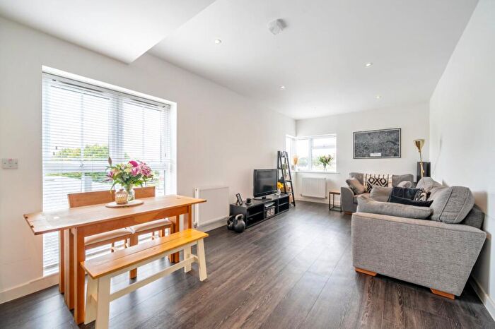 2 Bedroom Apartment For Sale In Upper Elmers End Road, Beckenham, BR3