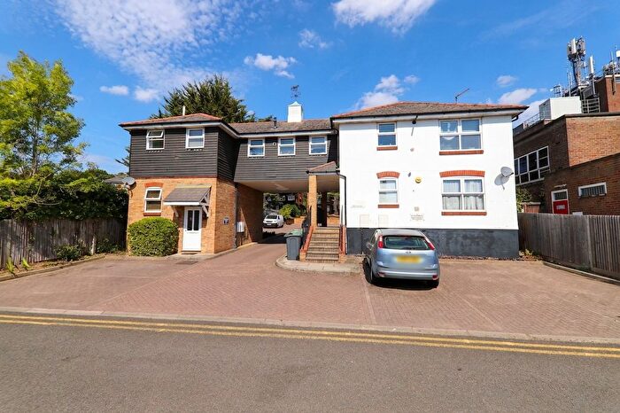 1 Bedroom Flat For Sale In Rectory Road, Rickmansworth, WD3