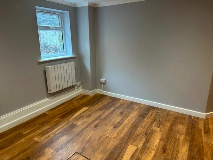 2 Bedroom Flat To Rent In Askew Road, London, W12