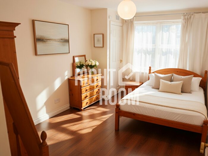 2 Bedroom Flat To Rent In Two Bedroom Flat, Holmwood Court, SO16