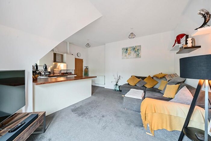 1 Bedroom Flat For Sale In High Wycombe, West Wycombe, Buckinghamshire, HP12