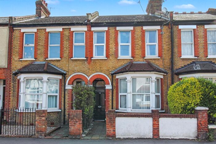 3 Bedroom Terraced House For Sale In Fairfax Drive, Westcliff-On-Sea, SS0