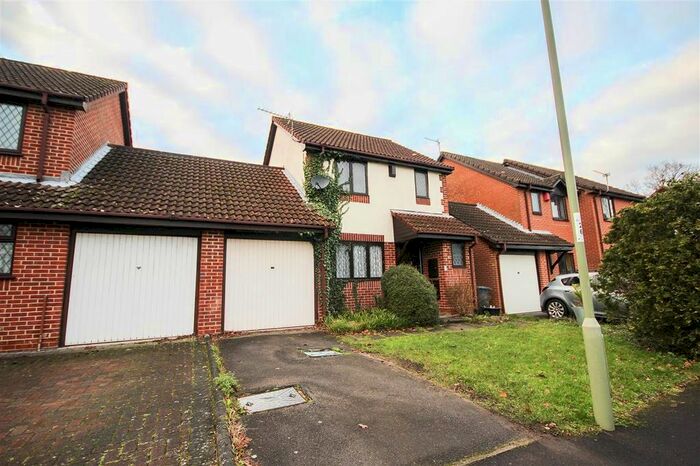 3 Bedroom Detached House To Rent In Stirling Crescent, Hedge End, Southampton, SO30