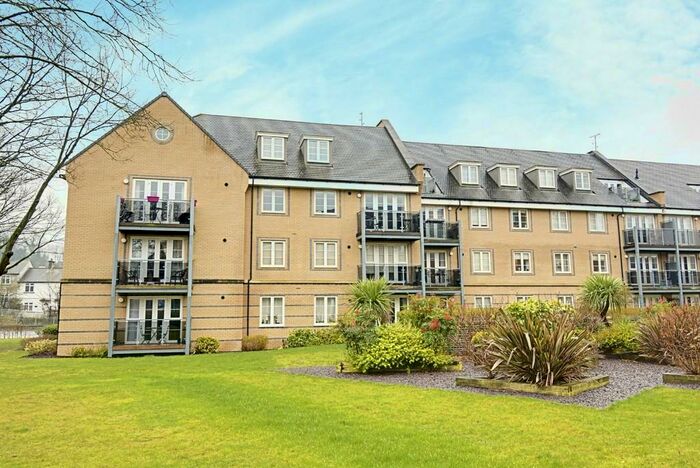 2 Bedroom Flat To Rent In Kingsmead Court, Hertford, SG13