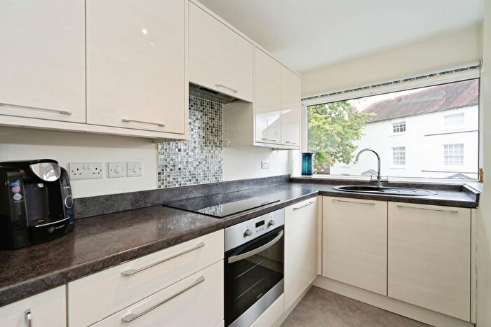 2 Bedroom Flat For Sale In Surrey Street, Arundel, BN18