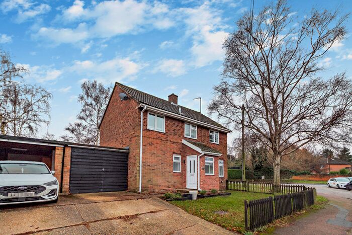 3 Bedroom Detached House For Sale In Chestnut Road, Sudbury, CO10