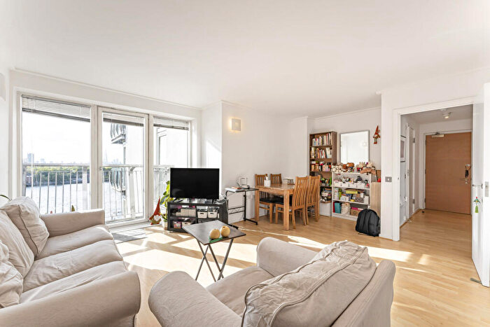 2 Bedroom Apartment For Sale In Hutchings Street, London, E14