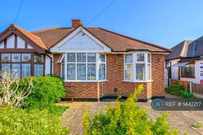 2 Bedroom Bungalow To Rent In Kelsie Way, Ilford, IG6