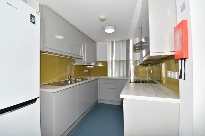 1 Bedroom Flat To Rent In Church Street, Falmouth, TR11