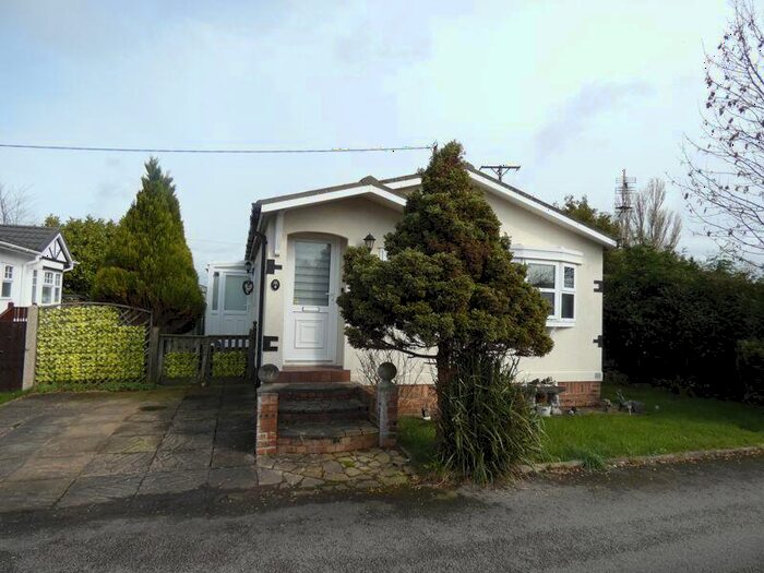 2 Bedroom Park Home For Sale In Greenfield Park, Freckleton, Preston, PR4