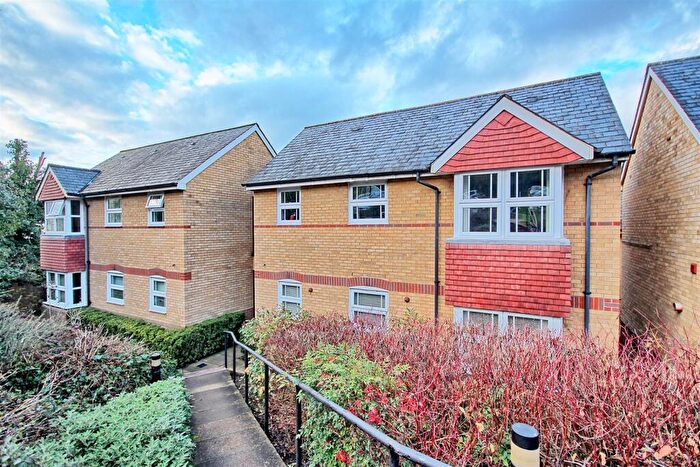 2 Bedroom Apartment For Sale In Nags Head Close - Hertford, SG13