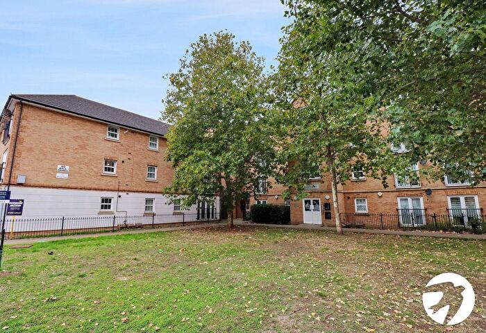 2 Bedroom Flat For Sale In Allenby Road, London, SE28