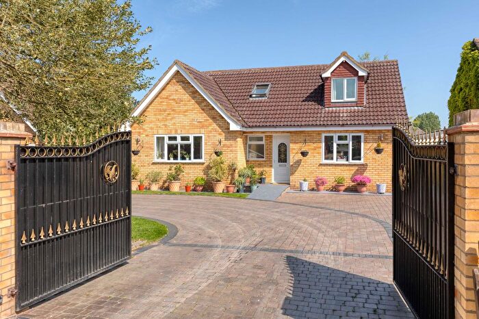3 Bedroom Detached House For Sale In Baldock Road, Stotfold, SG5