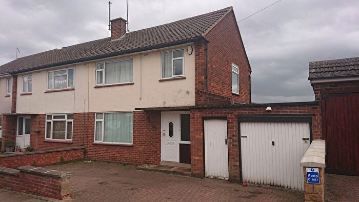 3 Bedroom Semi-Detached House To Rent In The Headlands, Northampton, NN3