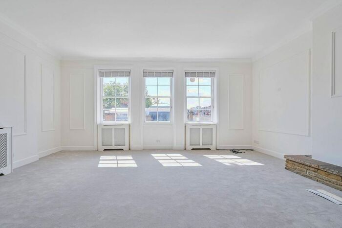 3 Bedroom Maisonette To Rent In Green Street, Mayfair, London, W1K