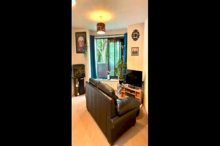 2 Bedroom Flat To Rent In Troy Road, Leeds, LS27