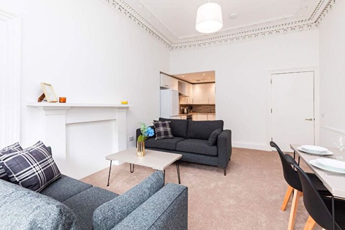 3 Bedroom Flat To Rent In Great Western Road, Woodlands, Glasgow, G4