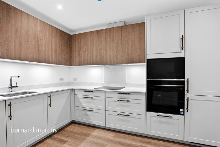 1 Bedroom Flat For Sale In Chase Side, London, N14