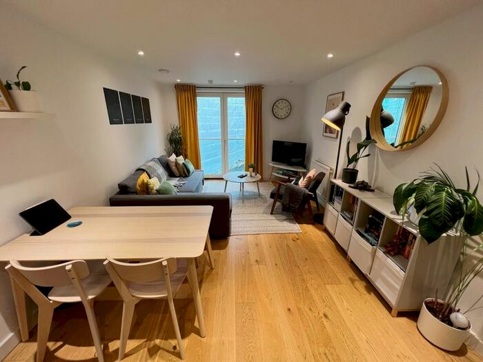 1 Bedroom Flat To Rent In Devizes Street, London, N1