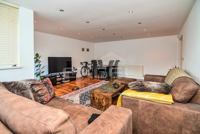2 Bedroom Apartment To Rent In Regent Court, Ballards Lane, West Finchley, N3