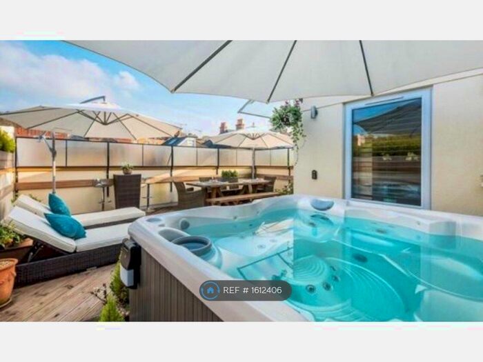 3 Bedroom Flat To Rent In St Luke's Court, Whyteleafe, CR3