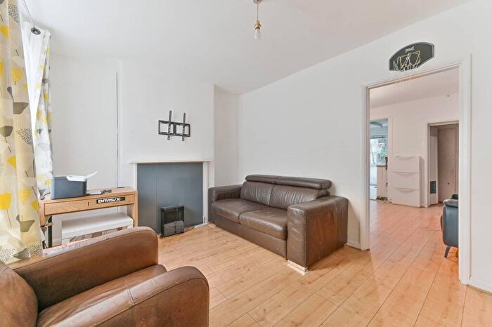 2 Bedroom Terraced House To Rent In Johns Terrace, Croydon, CR0