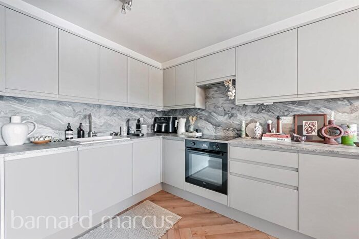 1 Bedroom Flat For Sale In Sullivan Close, London, SW11