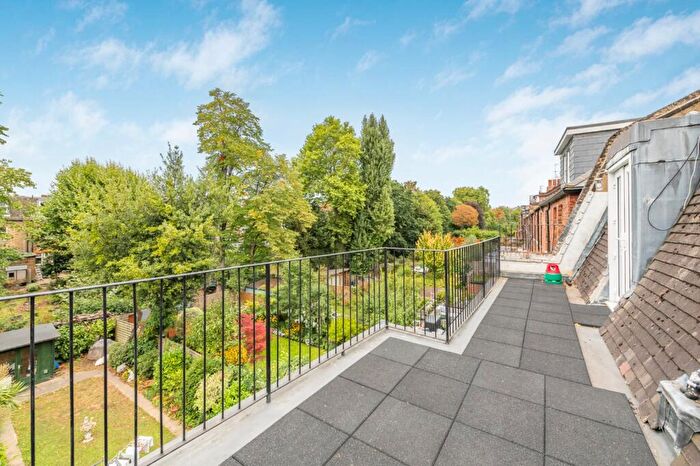 2 Bedroom Flat For Sale In Goldhurst Terrace, London, NW6