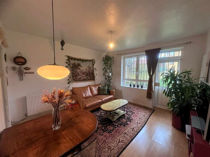 2 Bedroom Flat To Rent In Cecilia Road, London, E8