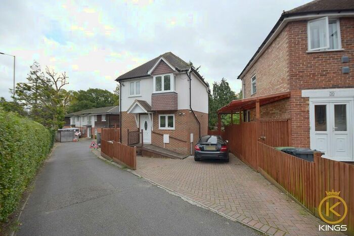 5 Bedroom Detached House To Rent In Ash Grove, Guildford, GU2