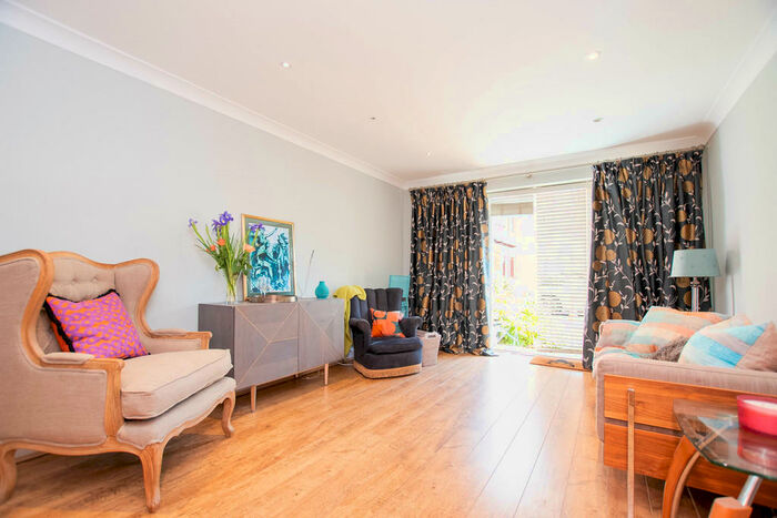 2 Bedroom Apartment To Rent In Station Road, Henley-on-Thames, RG9