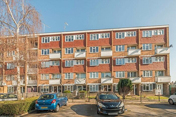 Flat To Rent In Acre Road, Kingston Upon Thames, KT2