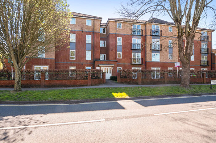 2 Bedroom Flat To Rent In Byron Road, Eastleigh, Hampshire, SO50