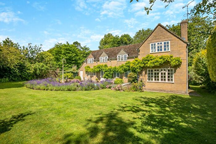 4 Bedroom Detached House For Sale In Sawpit Lane, Oddington, Moreton-in-Marsh, Gloucestershire, GL56