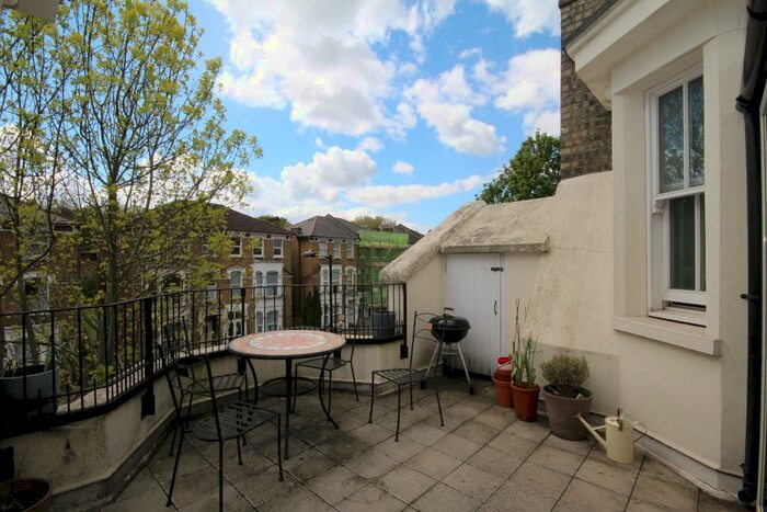 2 Bedroom Flat To Rent In Manor Road, Stoke Newington, London, N16