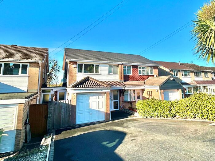 3 Bedroom Semi Detached House For Sale In Thornleigh, Lower Gornal, DY3