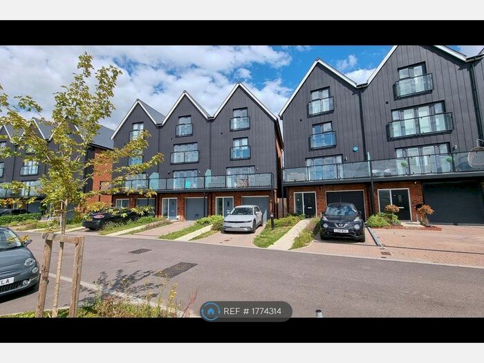 4 Bedroom End Of Terrace House To Rent In Stratford Way, Northfleet, Gravesend, DA11